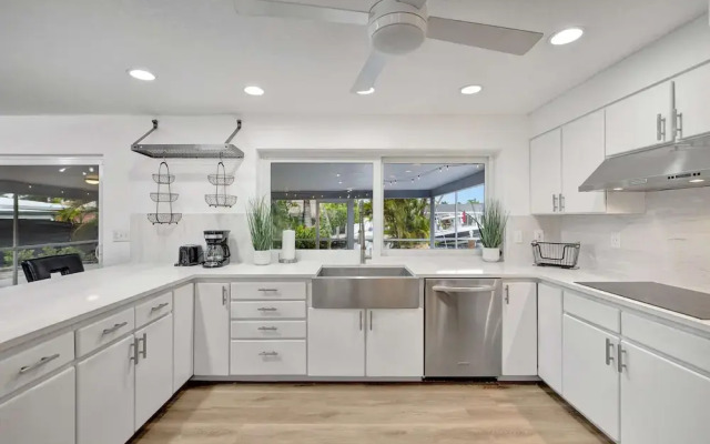 Waterfront Paradise Chic 3 BDR