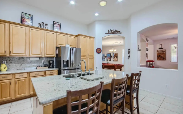 Heated Pool, Gas Grill & Yard: Phoenix Retreat!