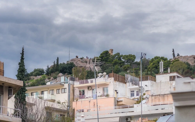 Brand new apartment touching Acropolis