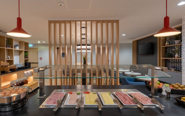 Holiday Inn Express Hamburg South A7 AS42 by IHG