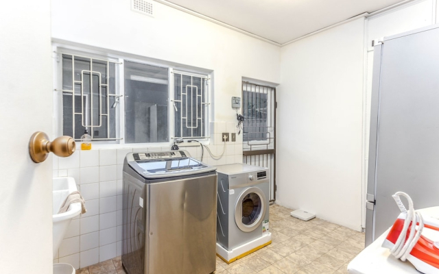 Nassau Crescent by CTHA