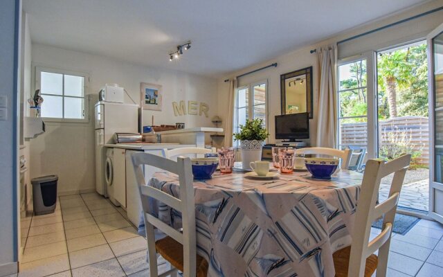 Cozy Holiday Home in Sainte-Marie-de-Re near Sea