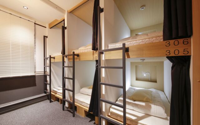 White Hostel shinsaibashi