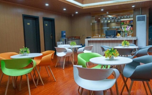 999 Traders Inn Hotel