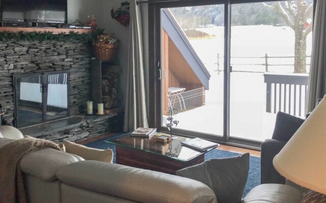 Stowe Vacation Rental w/ Deck & Mountain Views!