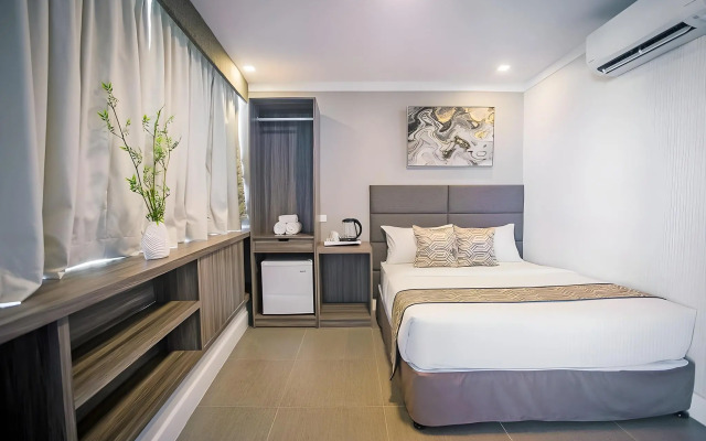 Oyo 208 Anika Suites