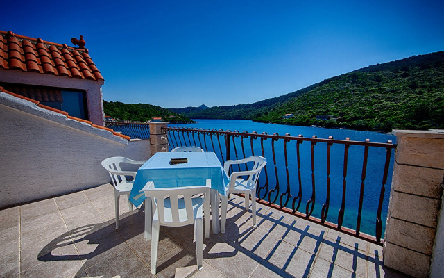 Apartments Malo Lago