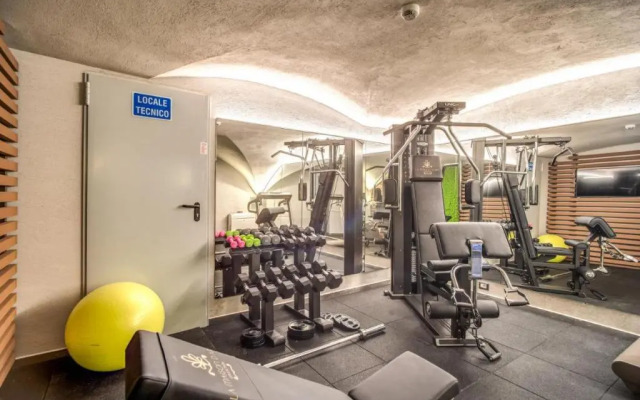 Hotel 77 Seventy-Seven