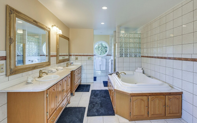 Acadia Adventure Base: 4,500-sq-ft Group Getaway