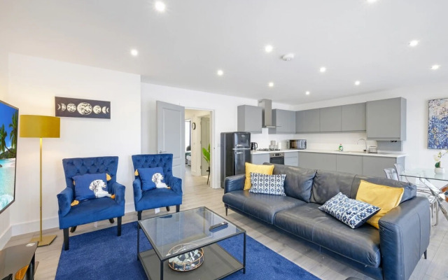 Luxury 1 & 2 bed Apartment free parking