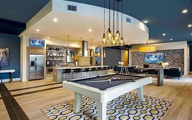 Modern 1BR Apt 3min From Convention Center