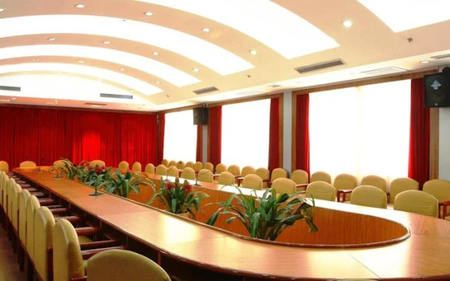 Atour Hotel (Weihai City Hall)