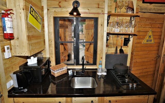 Falcon Apartments - Terrace