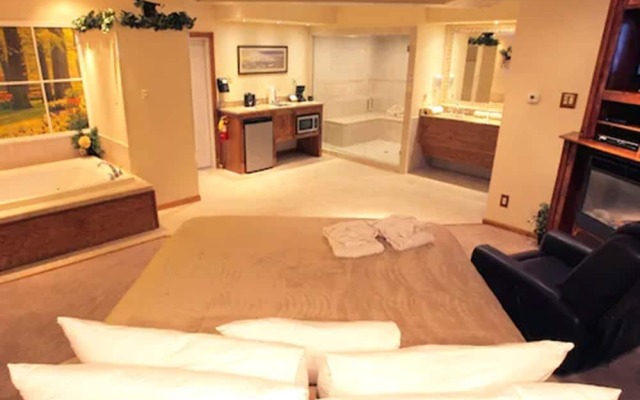 Sybaris Pool Suites Indianapolis