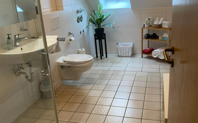 Lovely Central Located- Train, Restaurants & Spa