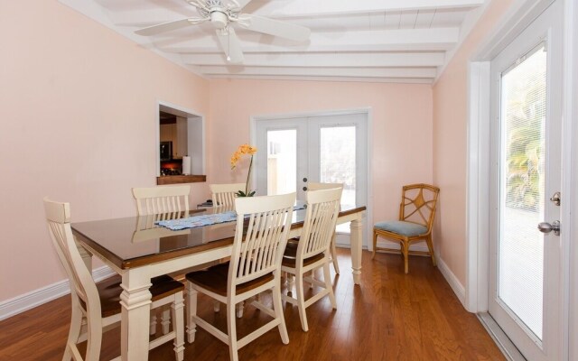 Salty Dog - Dog Friendly Home On Sanibel! 3 Bedroom Home
