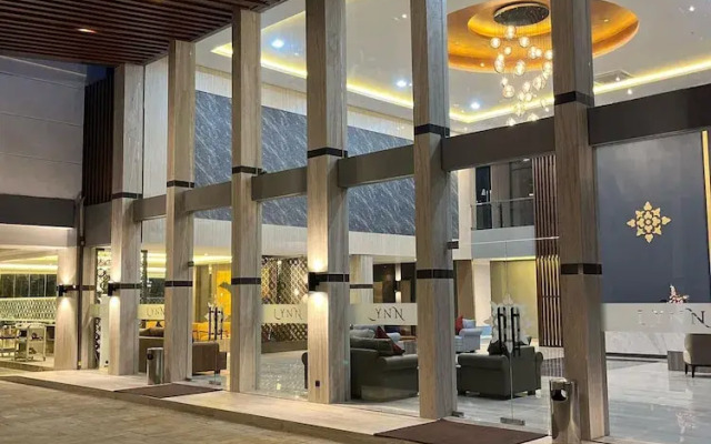 LYNN Hotel Tuban