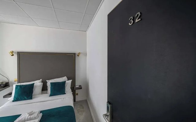 Hotel Avaton - Deluxe Bedroom With Private Balcony