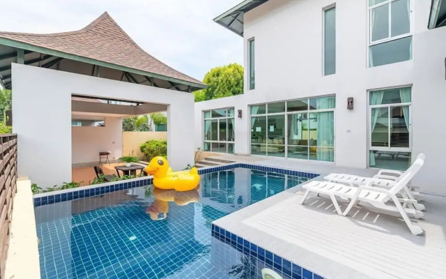 AnB Pool Villa 3BR Glass House in Pattaya