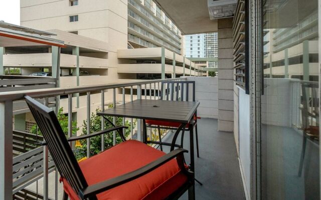 Lewers Street - Suite 401