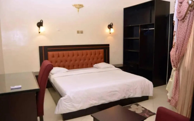 Ice Grand Hotel & Suites