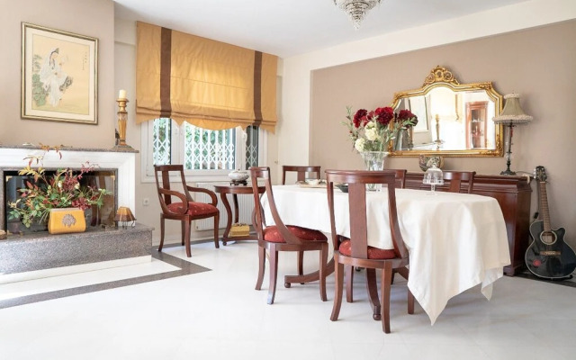 Gorgeous House in Vari