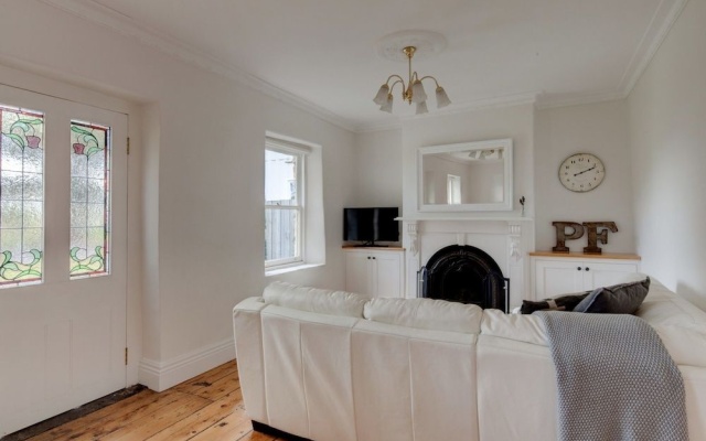 Magnetic Cottage circa: 1850's – Guest Rooms – Port Fairy