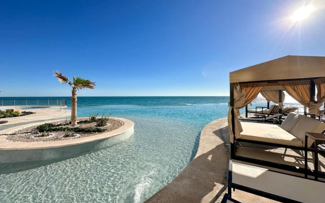 Oceanfront Vibes Iconic Beachside Getaway