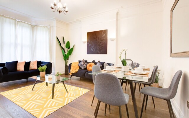 4-bedrooms 2-baths Independent Private Family Flat