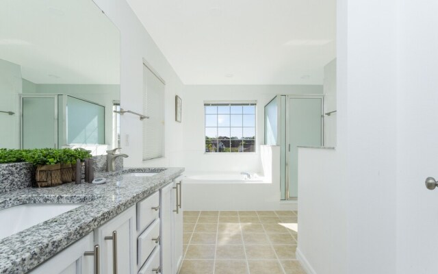 Beautiful 5Bd Single Family w/ Game Room @ 106 Lake Wilson Preserve