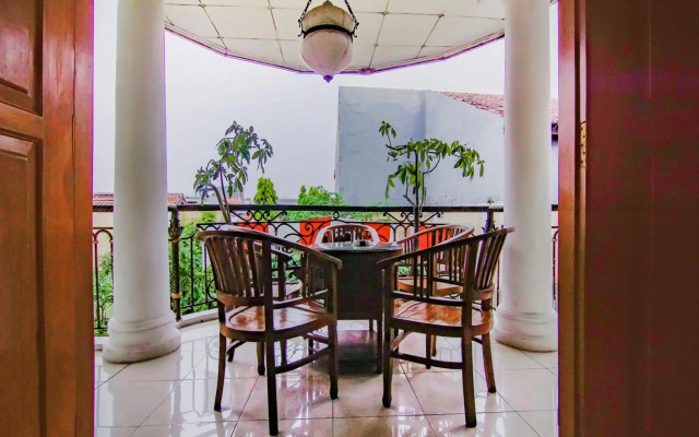 OYO 90094 Gayatri Residence