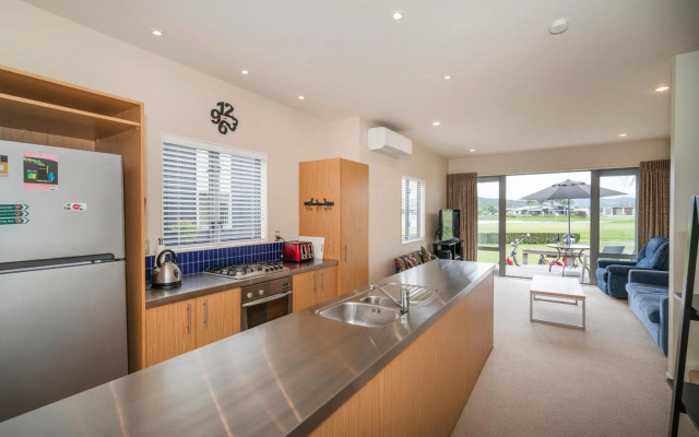 Hosts on the Coast Stay and Play