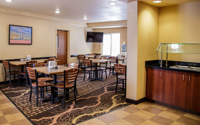Richland Inn & Suites