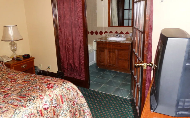 Historic Iron Horse Inn