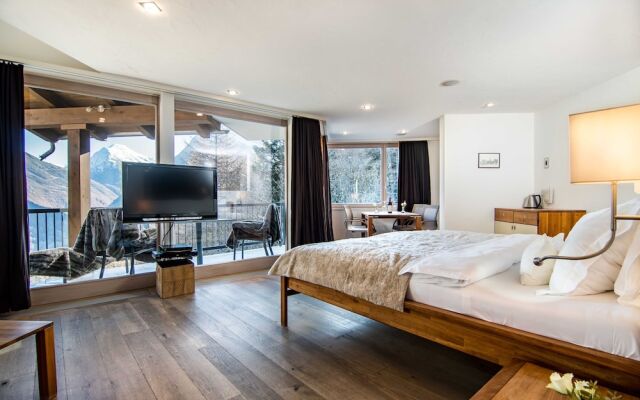 Waldhotel Fletschhorn - Panoramic Retreat in Saas Fee