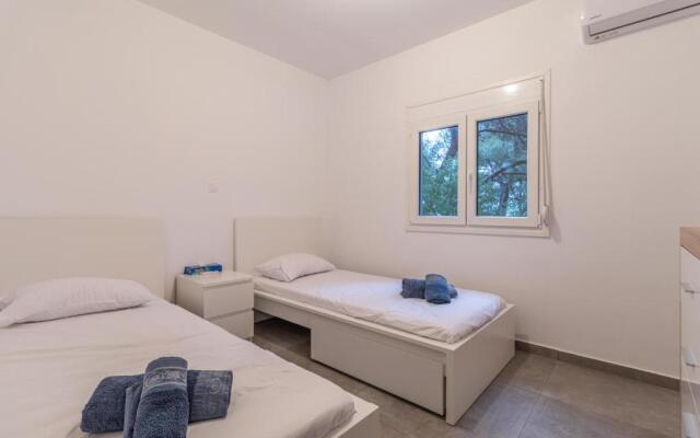 Marvelous, Secluded Villa w/ 3 BR , Pool & Garden, Kavos