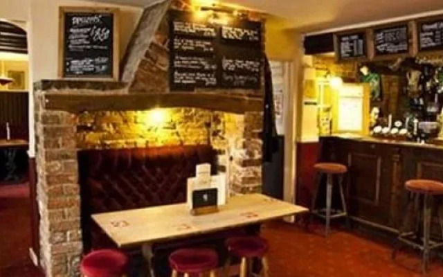 Crossways Inn