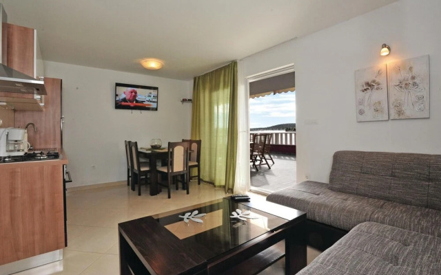 Beautiful Home in Zatoglav With Jacuzzi, Wifi and 4 Bedrooms