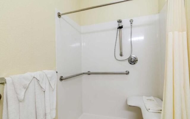 Holiday Inn Express Wichita North - Park City