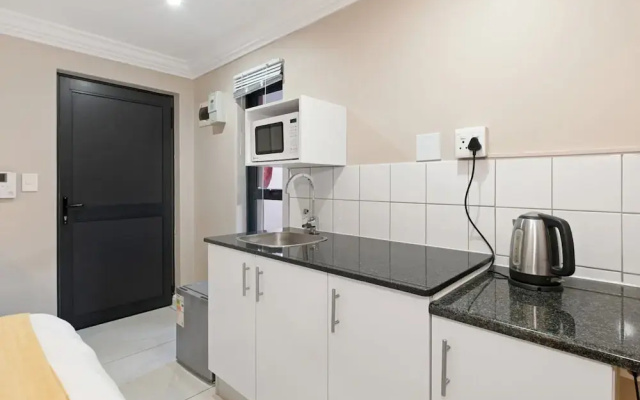 Modern En-suite Room Rooftop Terrace Central