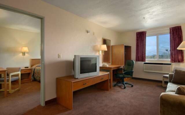 Super 8 by Wyndham Bellingham Airport/Ferndale