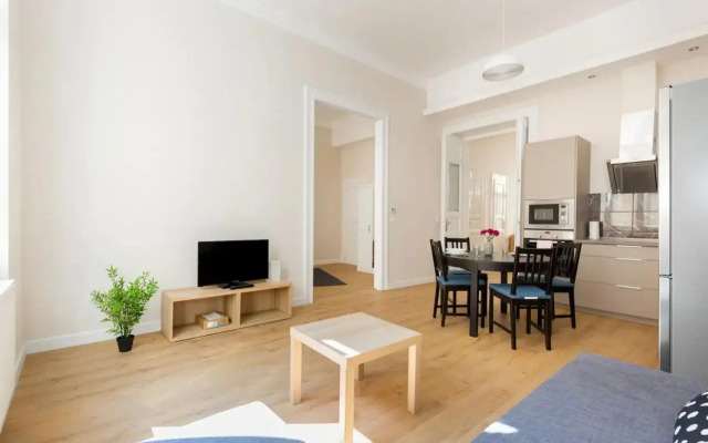 Kresz Geza 29 Westend Station 2 Bedrooms+Living AC