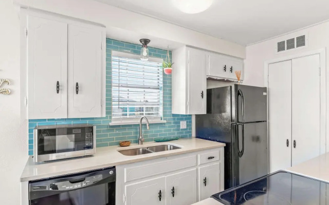 Tranquil Turquoise: Pet Friendly