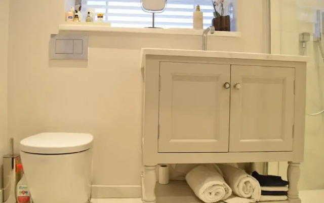 1 Bedroom Chelsea Apartment