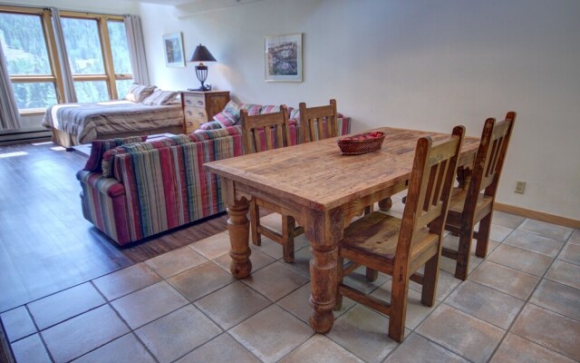 Liftside 402 by SummitCove Vacation Lodging