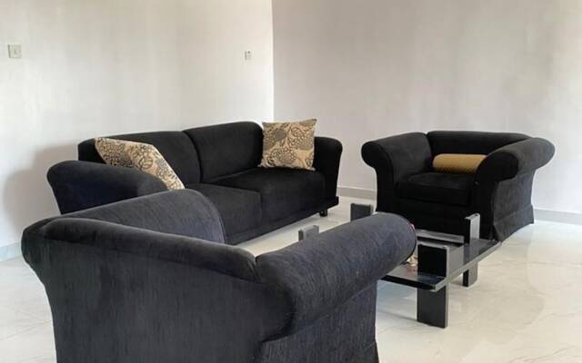 Inviting 8 Bed House in Lekki