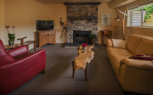 Hammond Bay Artful Suite