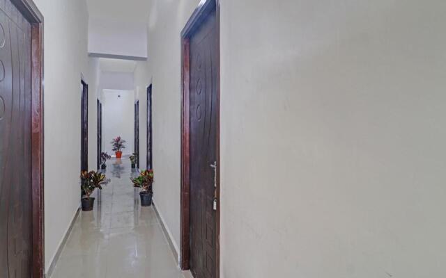 OYO Flagship 80554 Hanuma Residencies