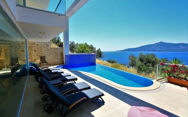 Villa Luminex by Akdenizvillam