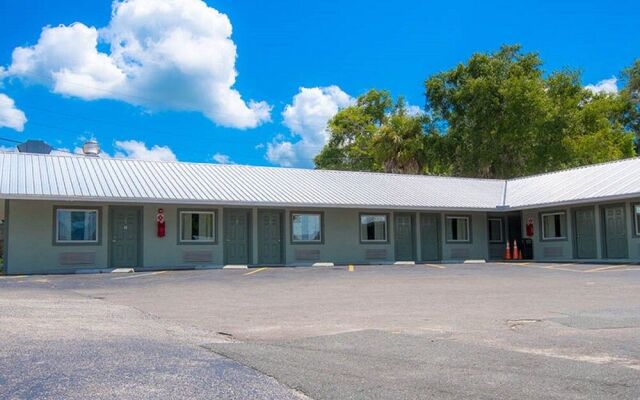 The Gator Den Motel